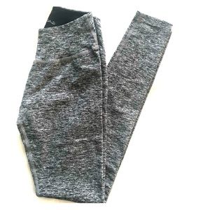 Small beyond yoga feet/black super soft legging